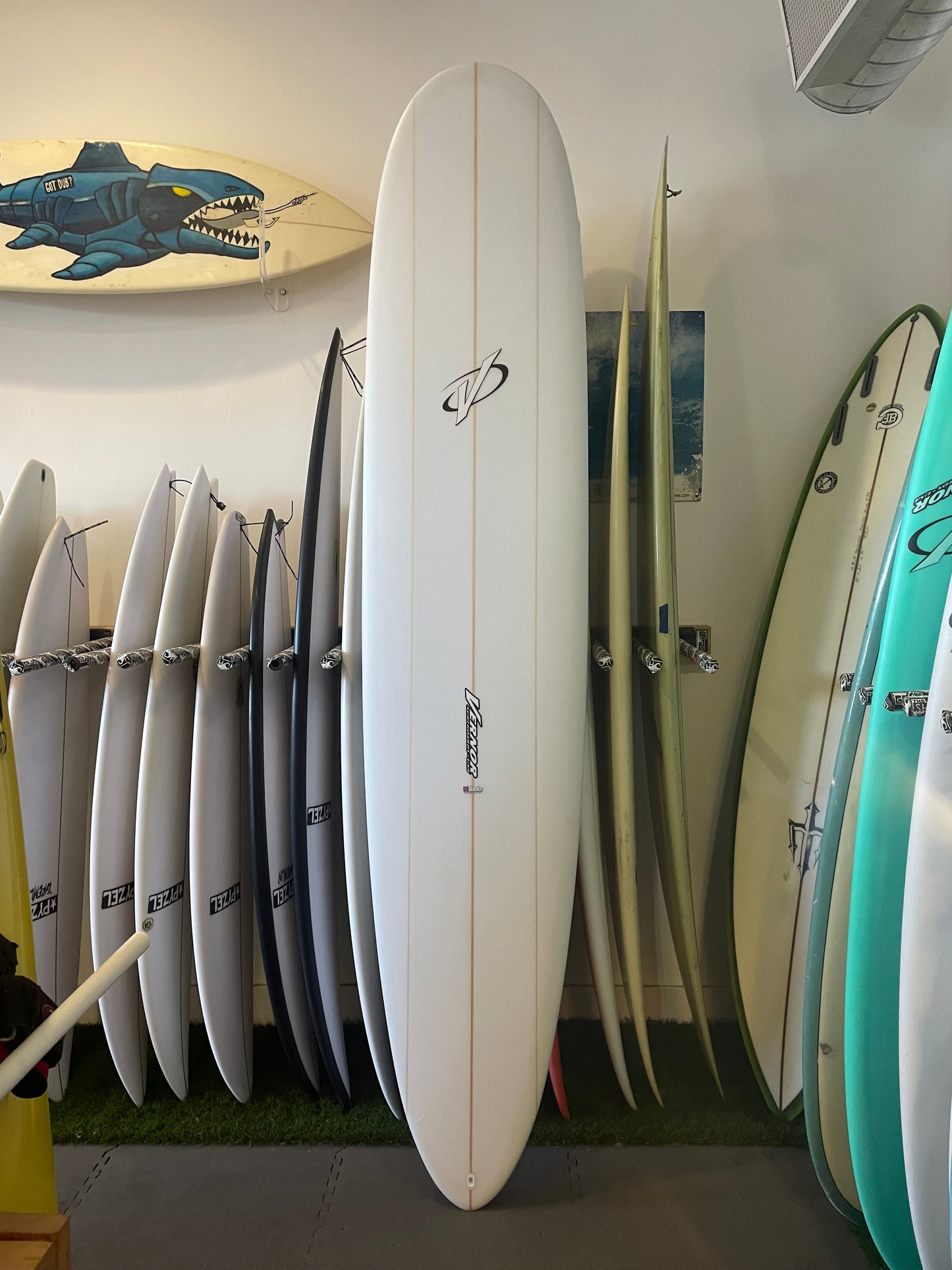Vernor Longboard 9’2 triple stringer
