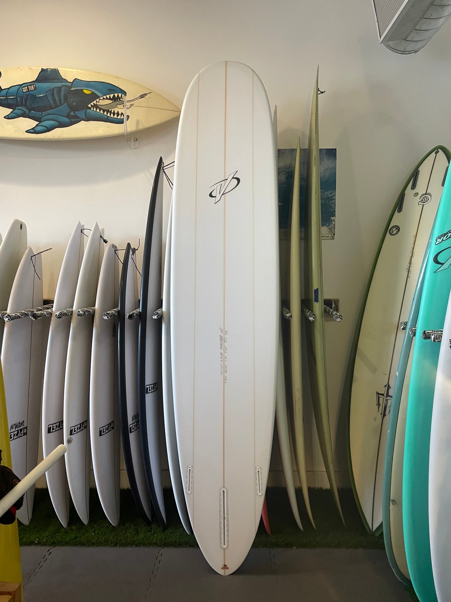 Vernor Longboard 9’2 triple stringer